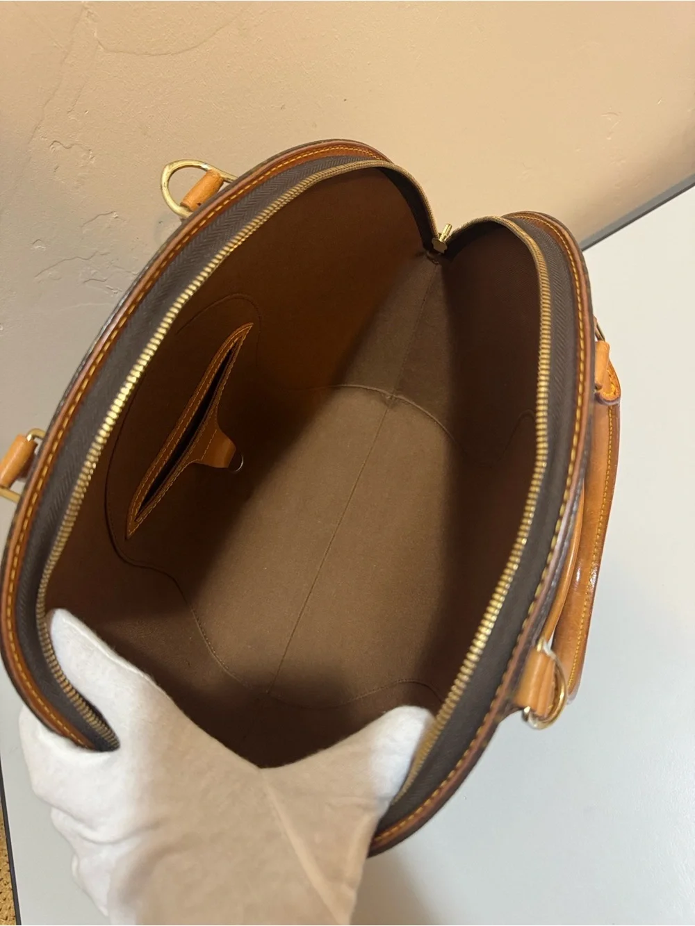 Louis Vuitton✨ Ellipse MM in the Monogram Canvas.